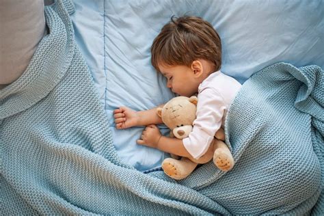 <b>Bebet</b> kur arrijnë 4 muaj apo edhe 5, pësojnë një ndryshim në zakonet e tyre të gjumit që zgjasin përgjithmonë, ata janë të përhershëm. . Gjumi te bebet 7 muajsh